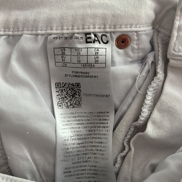 Guess White Floral High Rise Jean Raw Edge Shorts Size 26 - Picture 6 of 6